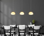 Preview: Globo LED Pendelleuchte Avila 35W dimmbar Fernbedienung CCT warm-/tageslichtweiss Goldfarben gebürstet amber Metall Glas 150x117cm
