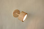 Preview: Newgarden Roll 8 Akku Holz-Optik Wandleuchte, Montage ohne Bohren, warmweißes Licht, USB-Ladekabel ø8x7,2 cm