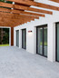 Preview: Nova Luce LED Solar-Wandleuchte Brown 2W warmweiss 3000K Bewegungsmelder IP65 salzwasserfest Schwarz Holz Aluminium 24x24cm 9030583