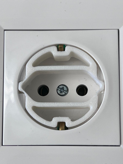 4 x Adapter von Schutzkontakt-Steckdosen auf Eurostecker Steckdosenadapter Steckeradapter Weiß