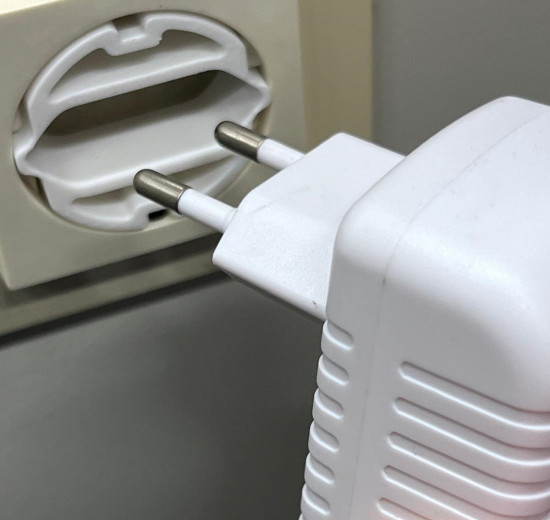 4 x Adapter von Schutzkontakt-Steckdosen auf Eurostecker Steckdosenadapter Steckeradapter Weiß