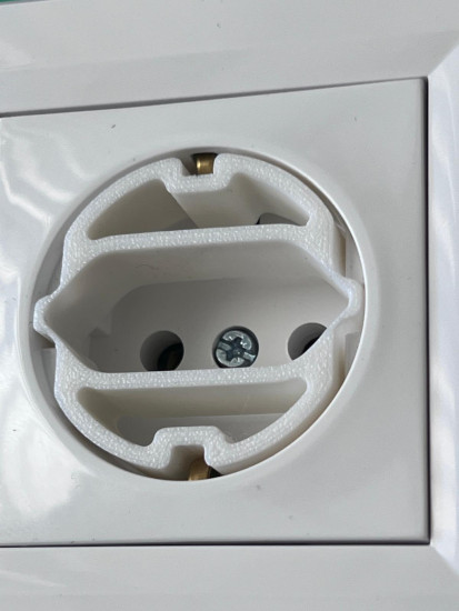 4 x Adapter von Schutzkontakt-Steckdosen auf Eurostecker Steckdosenadapter Steckeradapter Weiß
