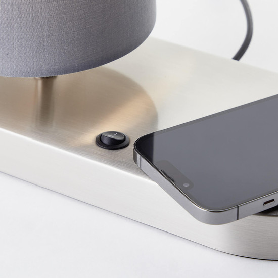 Brilliant Clarie Tischleuchte 26cm mit Induktionsladeschale E14 Nickel Grau Wireless charging 60091/68