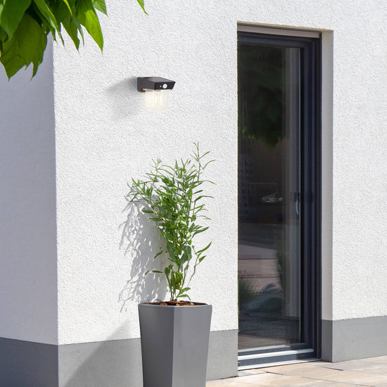 Brilliant Parson LED Außenwandleuchte mit Solar und Bewegungsmelder 2W Extra Warmweiss IP44 Schwarz Solar, Bewegungsmelder G40435/06