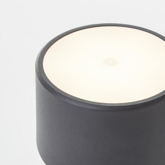 Brilliant Helio LED Tischleuchte LED 21cm 2W Warmweiß Schwarz USB G60181A06