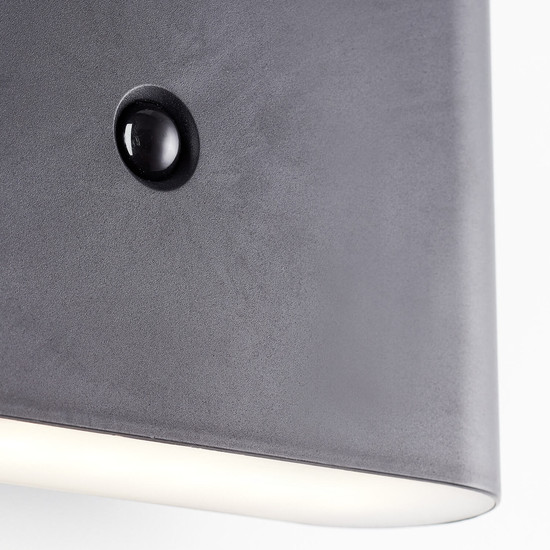 Brilliant Xino LED Außenwandleuchte mit Bewegungsmelder 3W Warmweiß IP44 Schwarz Bewegungsmelder, USB, Magnet G80605/06