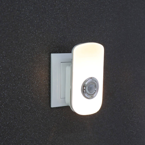 e2 LED Nachtlicht NL1 mit Taschenlampe 0,8W CCT warm-/tageslichtweiss 3000K/6500K Bewegungsmelder Akku Weiß 11x8cm