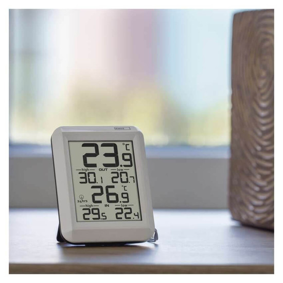 Emos Digitales Thermometer mit kabelgebundenem Außensensor Min/Max-Anzeige E0422