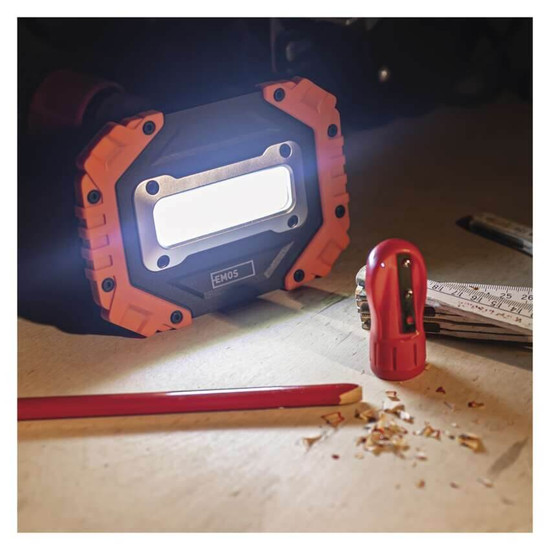 Emos LED Arbeitsleuchte 700lm Schwarz-orange 14,5x10,5cm P4113
