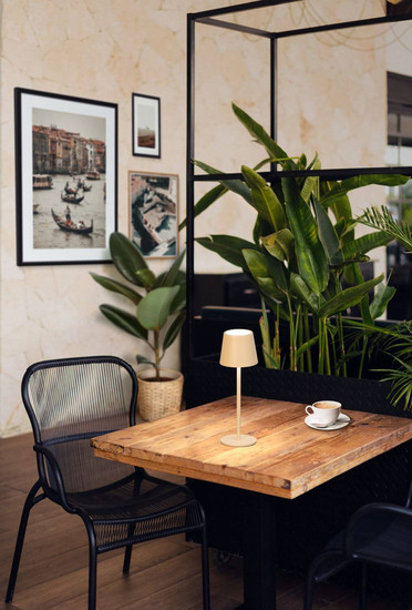 FHL Roxi LED Tischleuchte 1,5W dimmbar Akku CCT einstellbare Lichtfarbe sandfarben 850764