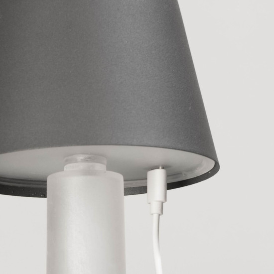 FHL Fiocco LED Tischleuchte 2W dimmbar Akku CCT einstellbare Lichtfarbe sandgrau 850817