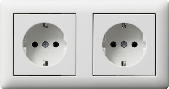 Gira 479304 SCHUKO-Steckdose 2-fach verdr. + Rahmen Standard 55 Reinweiß m