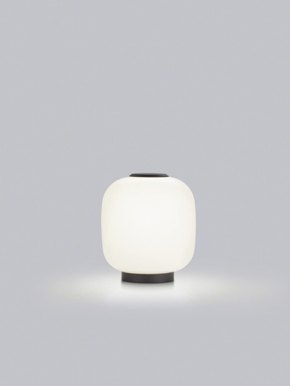 Helestra MILO LED Tischleuchte 13W dimmbar 90Ra warmweiss Mattschwarz Aluminium Opalglas satiniert