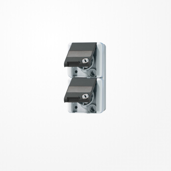 Jung 822NAWSL SCHUKO-Zweifach-Steckdose, 16 A 250 V ~, mit Schriftfeld, mit Sicherheitsschloss, senkrecht, IP 44, WG 800