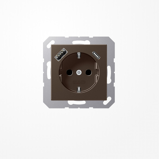 Jung A1520-15CAMO SCHUKO-Steckdose 16 A, mit USB-Ladegerät 1xTyp A + 1xTyp C, SAFETY+, Serie A, mokka