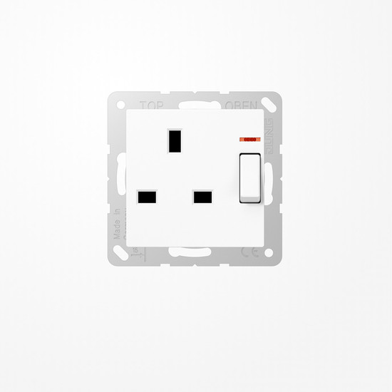 Jung A3171KOWW Abschaltbare Steckdose mit Kontrollschalter, British Standard, 13 A 250 V ~, Schraubklemmen, mit Funktionsanzeige, mit Berührungsschutz, Duroplast, Se