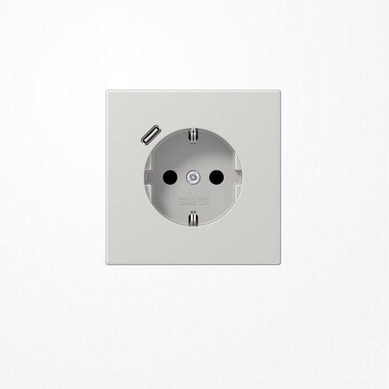 Jung LS1520-18CLG SCHUKO-Steckdose 16 A, mit USB-Ladegerät 1xTyp C, SAFETY+, Serie LS, lichtgrau