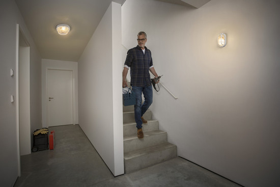 OSRAM Aussenleuchte Bulkhead Essential Oval E27 White 4058075845565