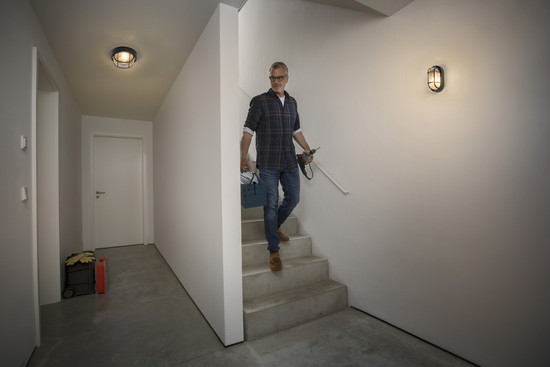 OSRAM Aussenleuchte Bulkhead Essential Oval E27 Black 4058075845589