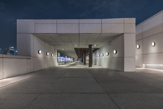 LEDVANCE LED Deckenleuchte Bulkhead ⌀26cm 9.5W-8W-6.5W-5.5W warm-/neutralweiss 3000/4000K CCT IP65 4099854286087