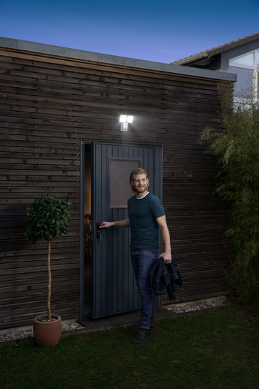 OSRAM LED Aussen-Wandleuchte ENDURA PRO SPOT SENSOR 16W 4000K IP55 White Neutralweiss 4099854451836