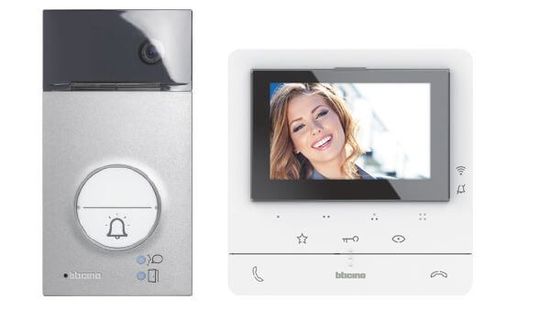 Bticino Video-Set Classe 100X16E mit WLAN-Anbindung, Weitwinkelkamera, 7-Zoll Touchscreen, erweiterbar auf Ein-/Zweifamilienhaus, 364932