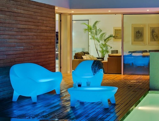 NewGarden MARTINICA LED Solar Gartentisch Outdoor + RGB, Akku, Fernbedienung Innen & Außen IP65