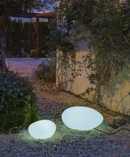 NewGarden PETRA 40 LED Solar Steinleuchte, Stein-Design 40cm + RGB, Akku, Controller Innen & Außen IP65