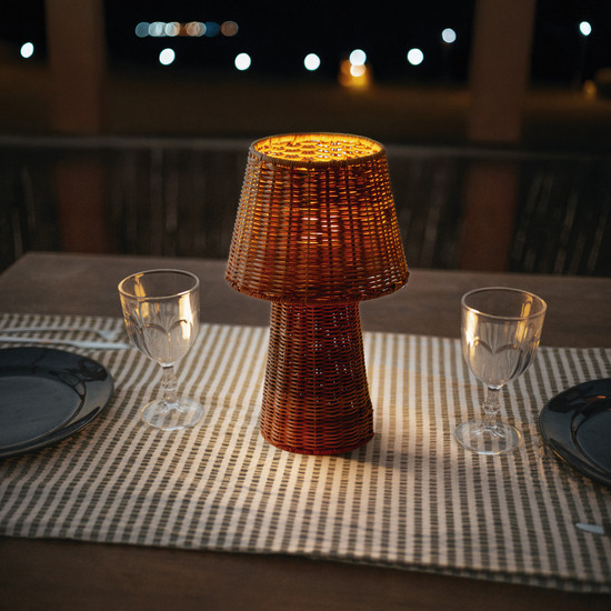 Newgarden Lola 40 Natur Akku Tischleuchte aus Rattan, warmweißes Licht, dimmbar, Fernbedienung ø23x38 cm