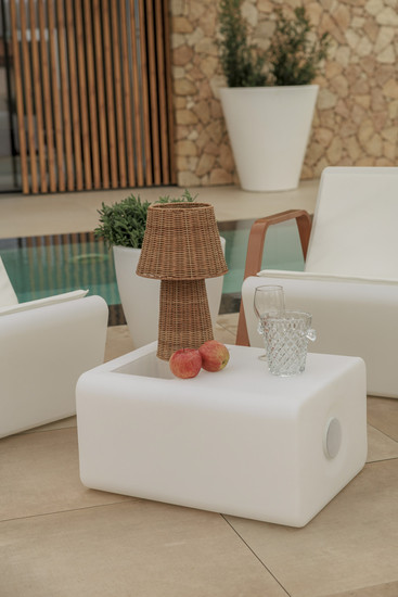 Newgarden Lola 40 Natur Akku Tischleuchte aus Rattan, warmweißes Licht, dimmbar, Fernbedienung ø23x38 cm