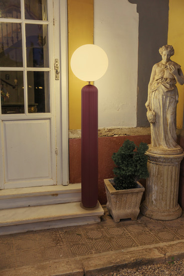 Newgarden Monica 150 Bordeaux Stehleuchte, Akku & Solar, dimmbar, Fernbedienung, Dämmerungssensor ø35x153 cm