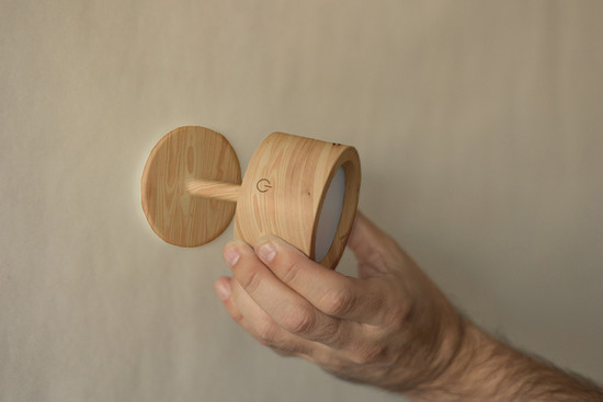 Newgarden Roll 8 Akku Holz-Optik Wandleuchte, Montage ohne Bohren, warmweißes Licht, USB-Ladekabel ø8x7,2 cm