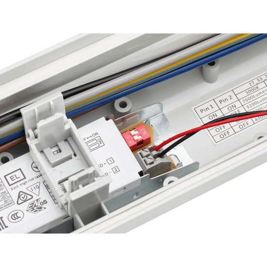 Philips LED Feuchtraumleuchte CoreLine Gen3 60cm 14,6-25W 2400-4000lm Neutralweiss 4000K IP66 8721103333469