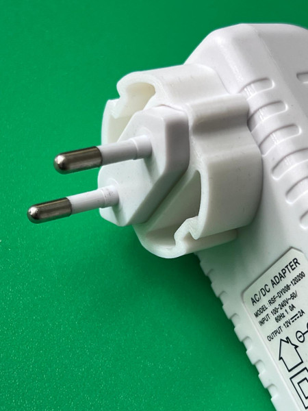 4 x Adapter von Schutzkontakt-Steckdosen auf Eurostecker Steckdosenadapter Steckeradapter Weiß