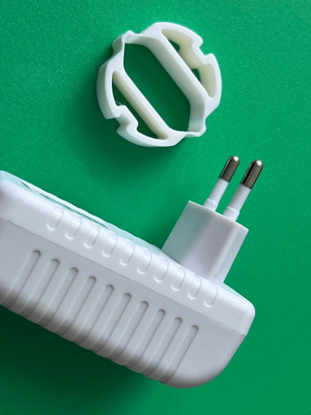 4 x Adapter von Schutzkontakt-Steckdosen auf Eurostecker Steckdosenadapter Steckeradapter Weiß