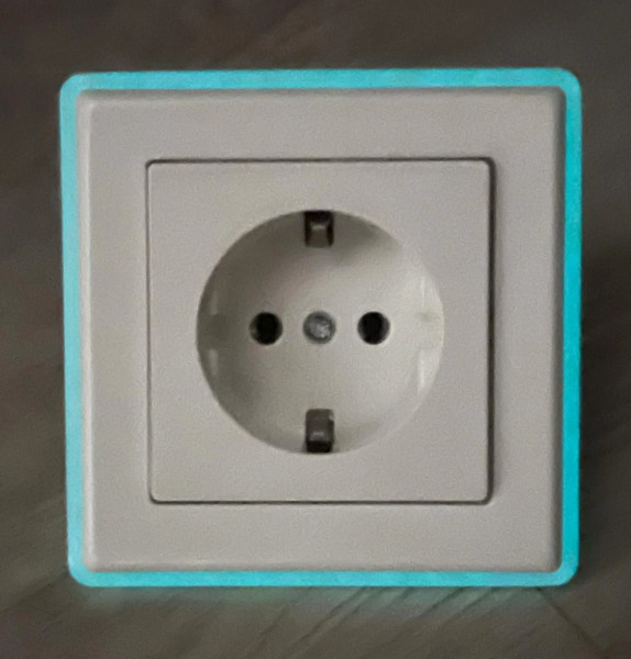 4 x im Dunkeln leuchtende Rahmen Merten System M Steckdosen Schalter