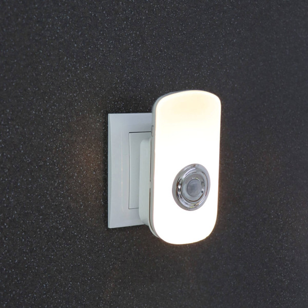 e2 LED Nachtlicht NL1 mit Taschenlampe 0,8W CCT warm-/tageslichtweiss 3000K/6500K Bewegungsmelder Akku Weiß 11x8cm