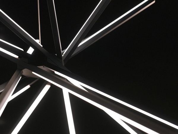 LUCE Design Shanghai LED Pendelleuchte 8fach Neutralweiss 50W schwarz