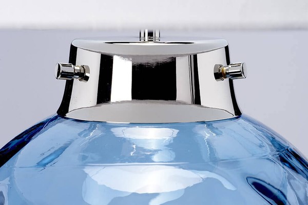 Elstead Kara Tischleuchte E27 Metallarbeiten Nickel poliert - Glaswaren Blau Antikweiß