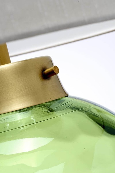 Elstead Kara Tischleuchte E27 Metallarbeiten Aged Brass - Gläser Dunkelgrün Origami