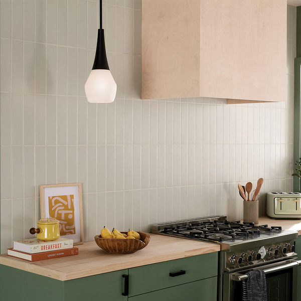 Elstead Deela Pendelleuchte E27  Schwarz Opalglas