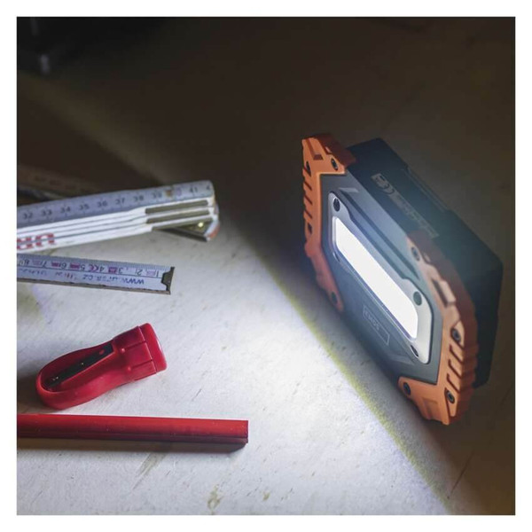 Emos LED Arbeitsleuchte 700lm Schwarz-orange 14,5x10,5cm P4113