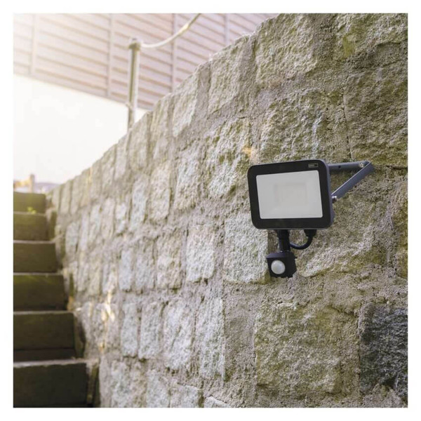 Emos LED Fluter mit Bewegungsmelder Inovo 30W neutralweiss 4000K IP65 Anthrazit Aluminium 16x11cm ZS2732