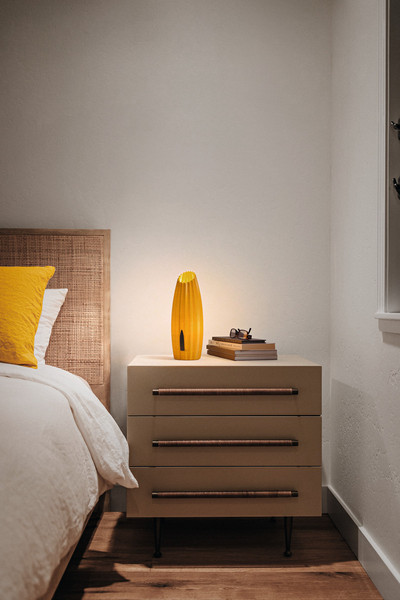 Fabas Luce Nadine G9 Tischleuchte dimmbar Senffarbe 3760-30-367