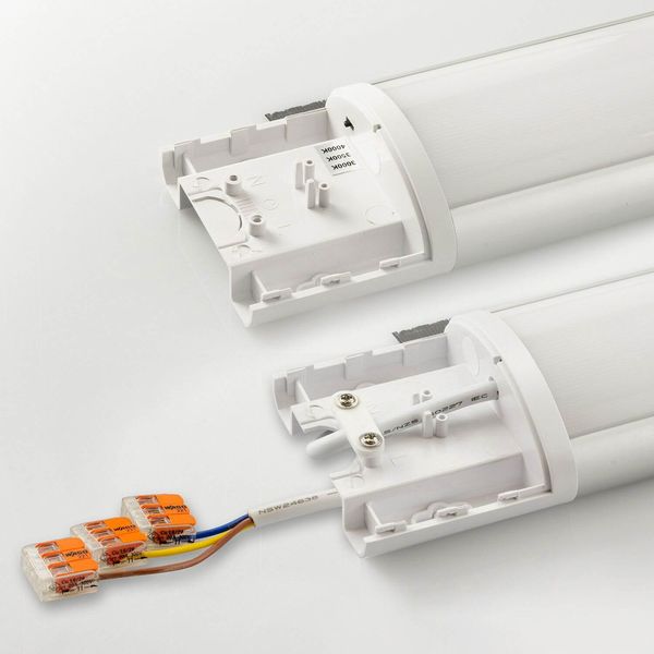 ISOLED LED Aufbauleuchte 120cm, 40W, IP42, Color Switch 3000/3500/4000K