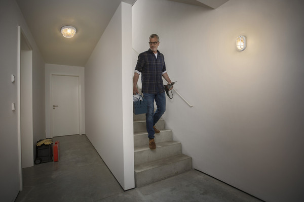 OSRAM Aussenleuchte Bulkhead Essential Oval E27 White 4058075845565