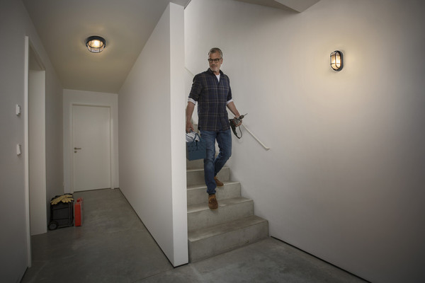 OSRAM Aussenleuchte Bulkhead Essential Oval E27 Black 4058075845589