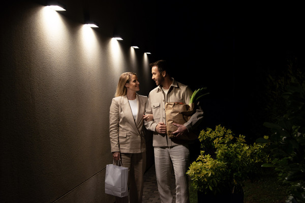 OSRAM LED Aussenleuchte Endura Style Solar Bricklume Sensor Wide White Warm weiß 4099854455872