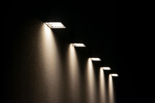 OSRAM LED Aussenleuchte Endura Style Solar Bricklume Sensor Wide White Warm weiß 4099854455872