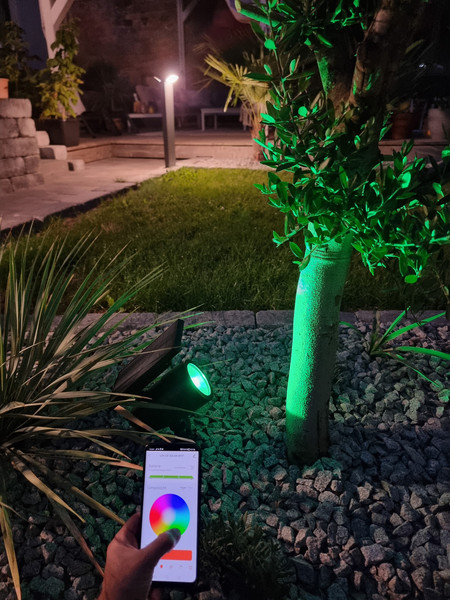 OSRAM LED Aussenleuchte Smart+ Solar Spot Multicolor RGB + TW Dimmbar Tunable White 4099854474477
